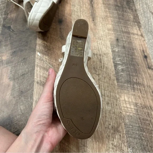 Guess Quilted Wedges Size 6 - Picture 6 of 8